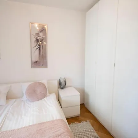 Przyjazne Mieszkanie W Centrum Warszawy - Ul Smolna Apartment Warsaw